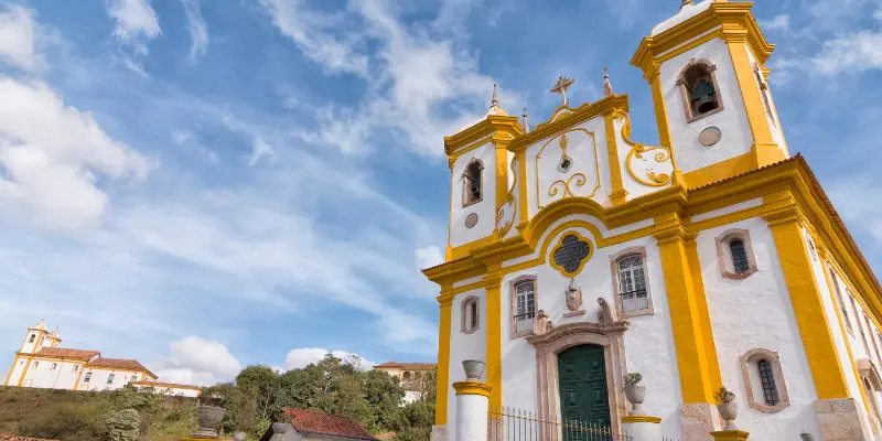 Ouro Preto fui fundada 1698, sendo considerada uma das cidades mais antigas do Brasil. 