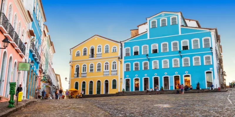 Salvador é uma das cidades mais antigas do Brasil, foi fundada em 1549