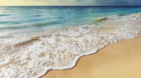 benefícios da praia e da água do mar