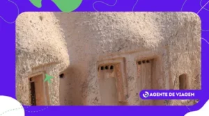 cidade no deserto construída em rocha